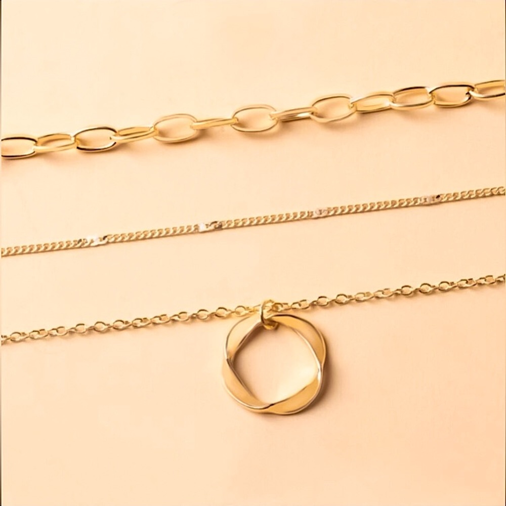 🔵𝟲𝟱%𝗢𝗙𝗙 𝗯𝘂𝗻𝗱𝗹𝗲𝘀 𝟯+🔵 NEW 3 Layered Gold Geometric Necklace - Picture 3 of 8